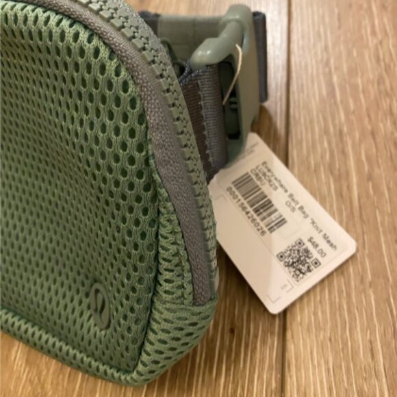 NWT Lululemon Everywhere Belt Bag - Picture 3 of 7